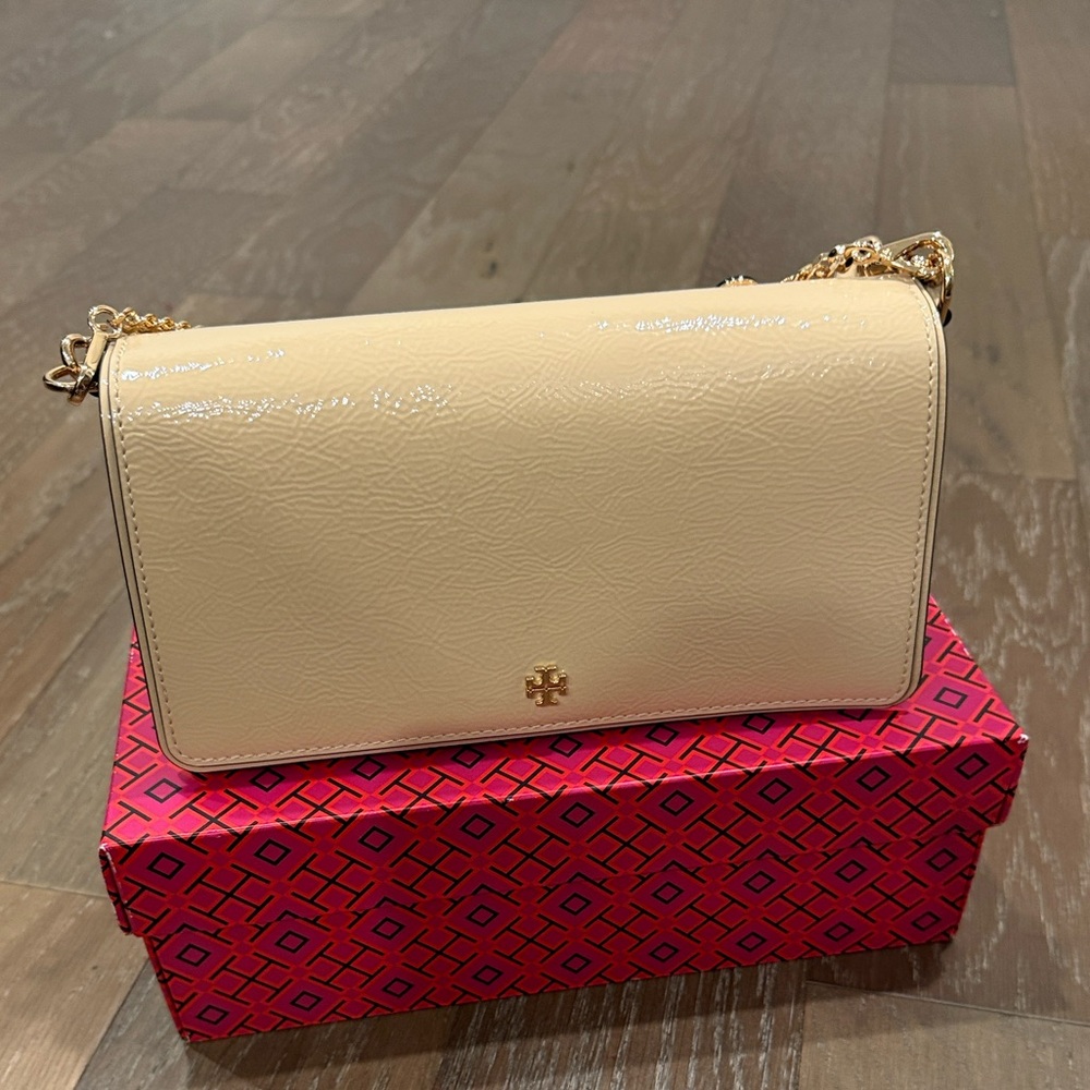 Tory Burch Elegant Convertible Crossbody Bag with Gold removable Charms - Picture 4 of 10